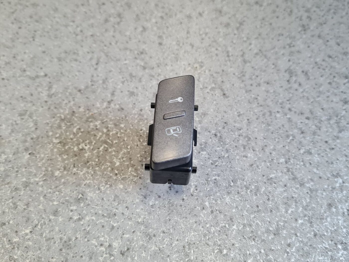 Atvēršanas/aizvēršanas poga priekš VW PHAETON 2003 1 Atvēršanas/aizvēršanas poga priekš VW PHAETON 2003