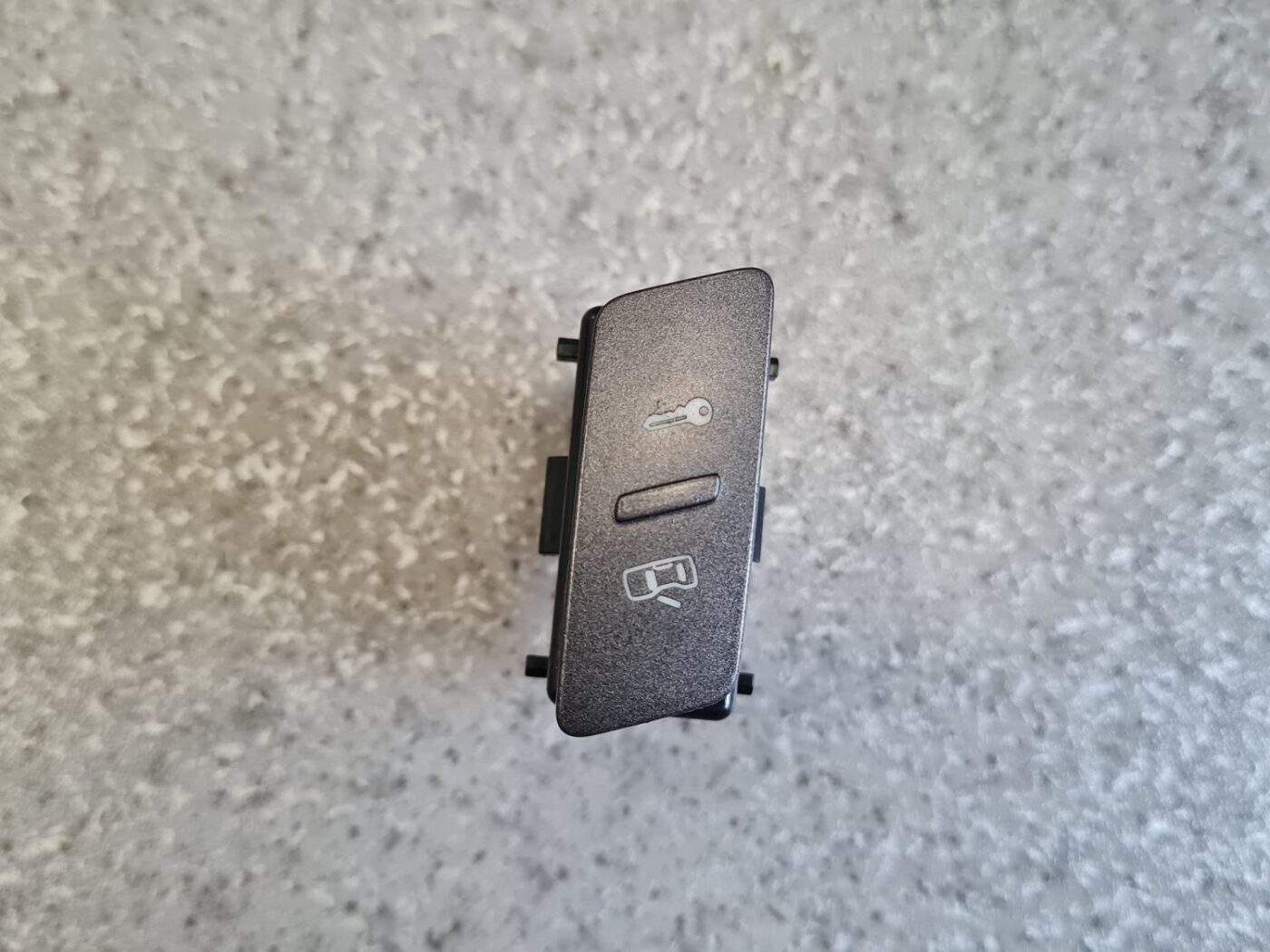 Atvēršanas/aizvēršanas poga priekš VW PHAETON 2003 2 Atvēršanas/aizvēršanas poga priekš VW PHAETON 2003