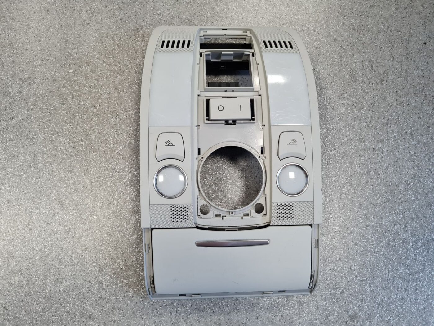 Salona apgaismojuma panelis priekš AUDI A6 2008 2 Salona apgaismojuma panelis priekš AUDI A6 2008