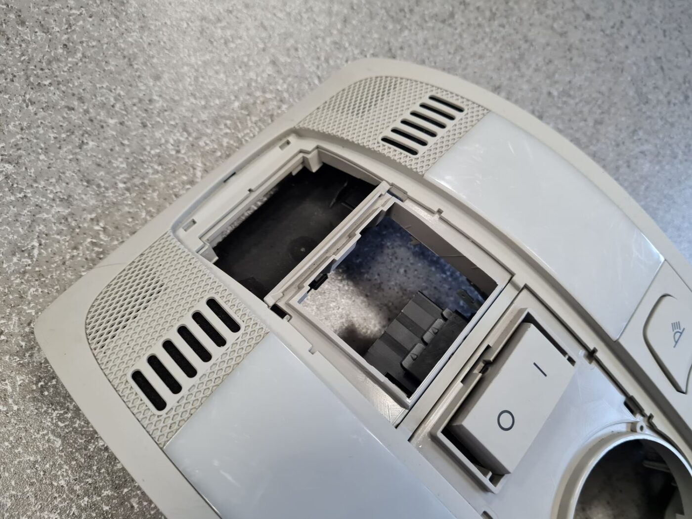 Salona apgaismojuma panelis priekš AUDI A6 2008 8 Salona apgaismojuma panelis priekš AUDI A6 2008