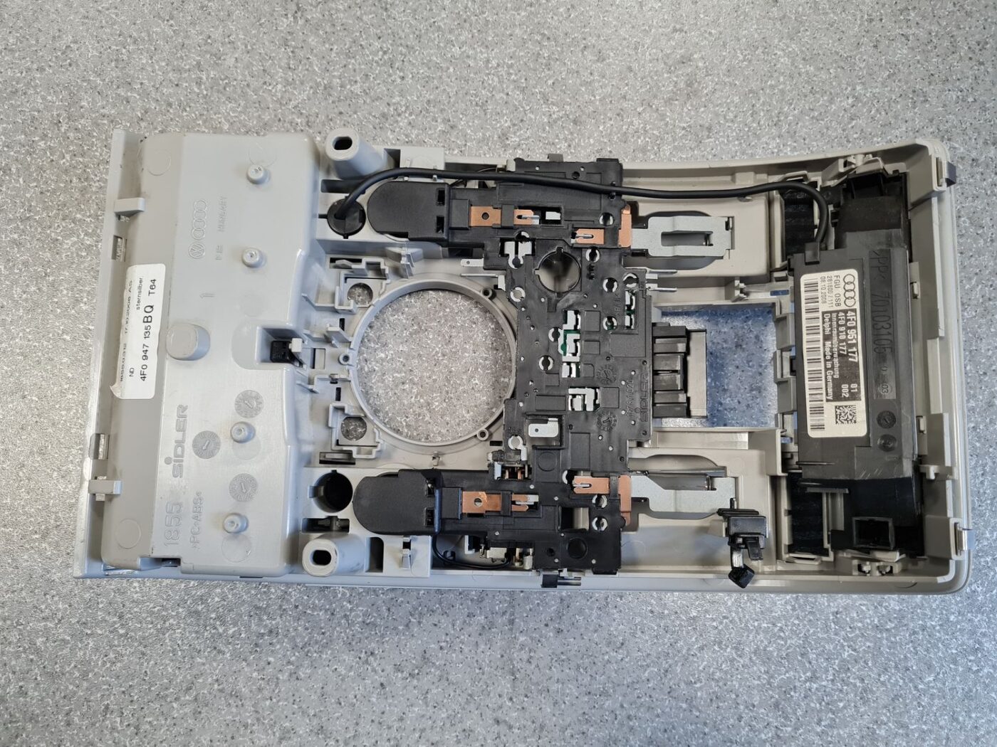 Salona apgaismojuma panelis priekš AUDI A6 2008 7 Salona apgaismojuma panelis priekš AUDI A6 2008