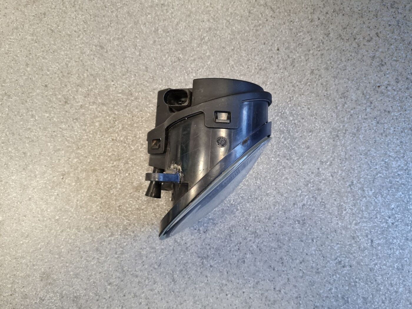 Miglas lukturis priekšā labajā pusē priekš AUDI A6 AVANT 2006 2 Miglas lukturis priekšā labajā pusē priekš AUDI A6 AVANT 2006