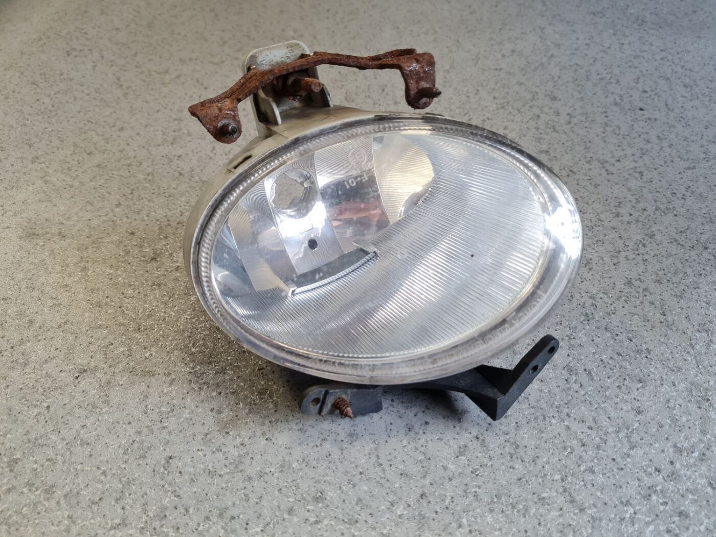 Miglas lukturis priekšā pa kreisi priekš Hyundai Santa Fe 2006-2012 2 Miglas lukturis priekšā pa kreisi priekš Hyundai Santa Fe 2006-2012