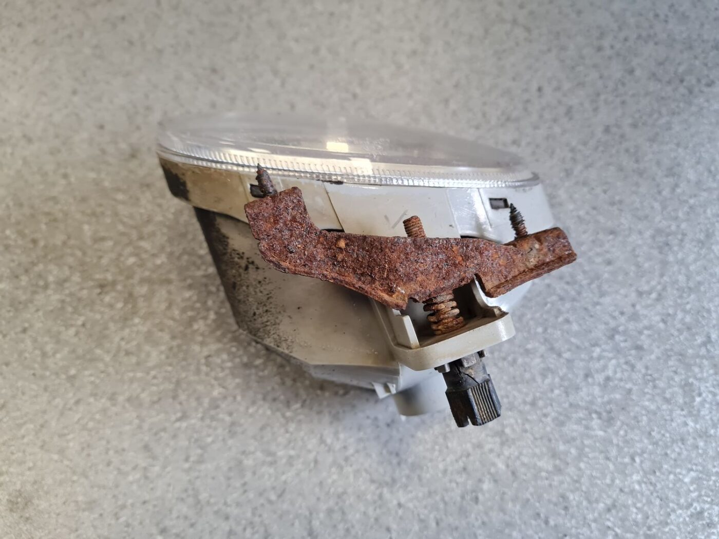 Miglas lukturis priekšā pa kreisi priekš Hyundai Santa Fe 2006-2012 7 Miglas lukturis priekšā pa kreisi priekš Hyundai Santa Fe 2006-2012