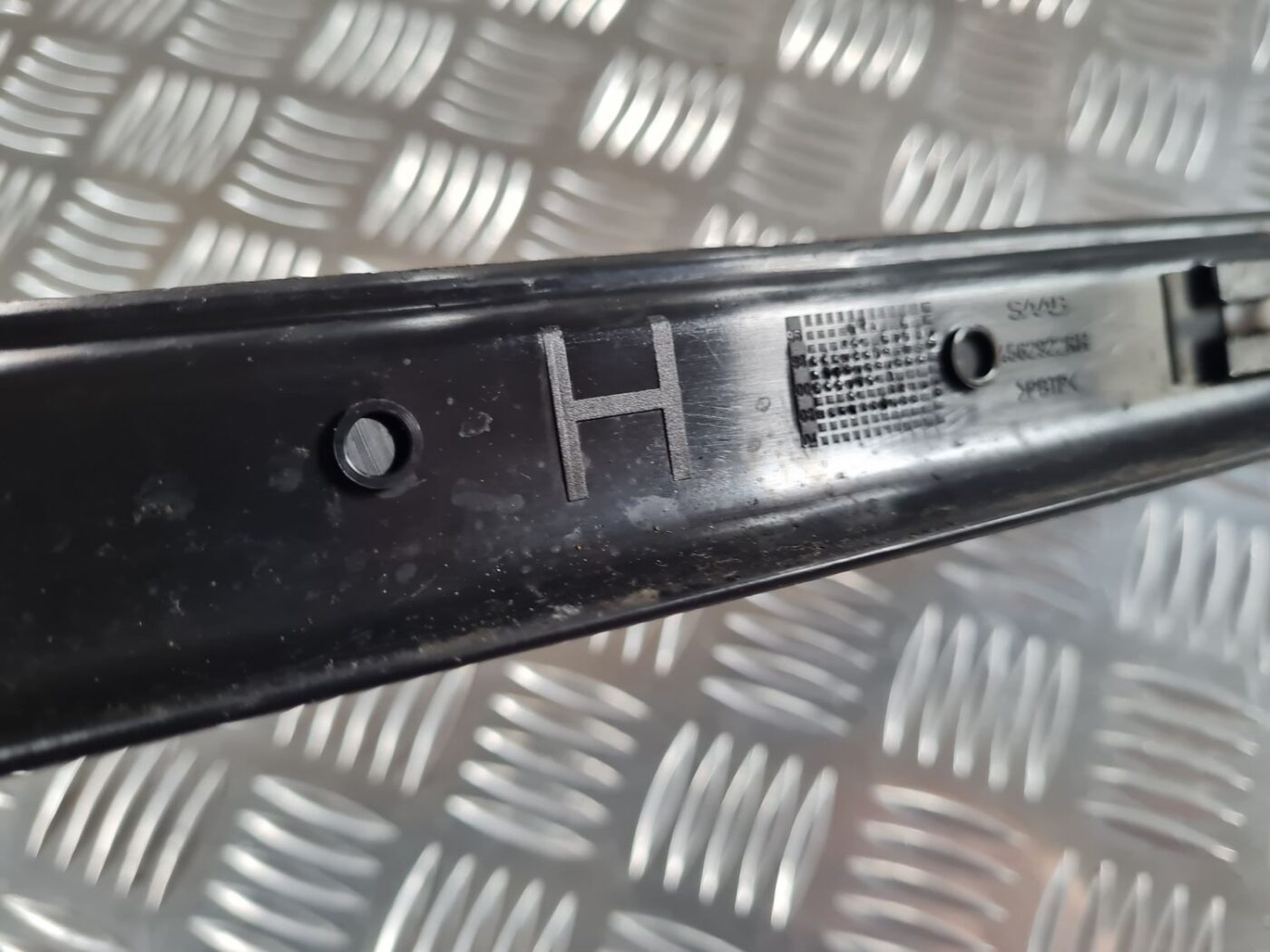 Sliekšņa aizmugurēja laba uzlika (salonā) priekš SAAB 9-5 1999 4 Sliekšņa aizmugurēja laba uzlika (salonā) priekš SAAB 9-5 1999