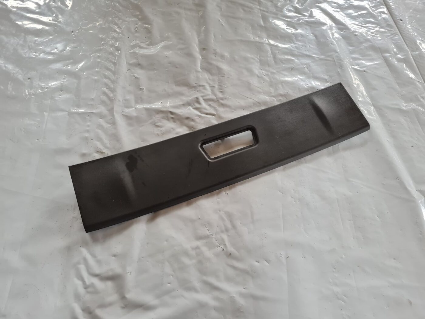 Bagāžnieka nodalījuma griestu uzlika priekš SAAB 9-5 1999 1 Bagāžnieka nodalījuma griestu uzlika priekš SAAB 9-5 1999