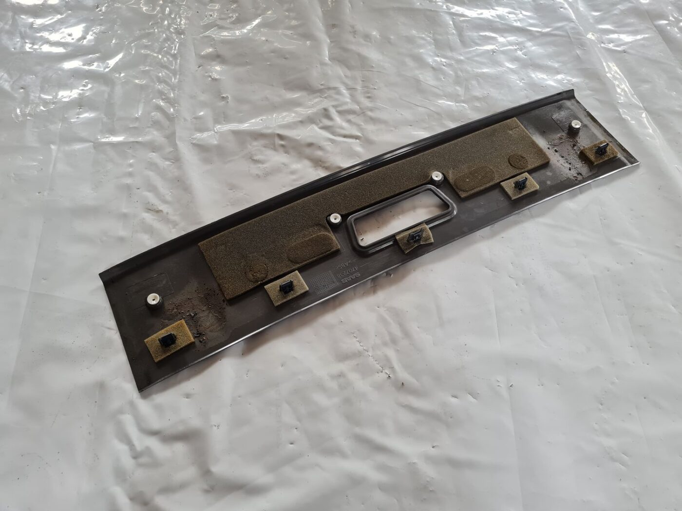 Bagāžnieka nodalījuma griestu uzlika priekš SAAB 9-5 1999 2 Bagāžnieka nodalījuma griestu uzlika priekš SAAB 9-5 1999