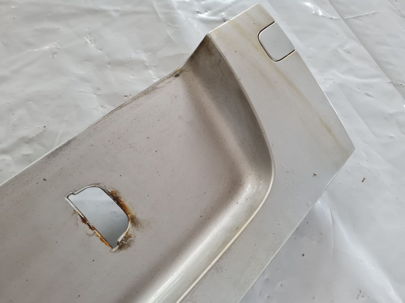 Bagāžnieka vaka uzlika priekš SAAB 9-5 1999 2 Bagāžnieka vaka uzlika priekš SAAB 9-5 1999