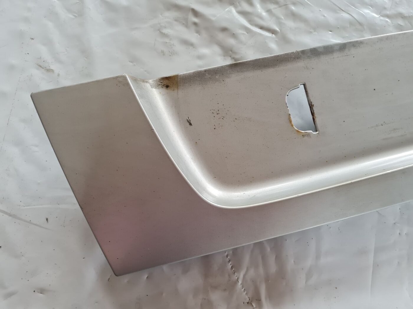 Bagāžnieka vaka uzlika priekš SAAB 9-5 1999 8 Bagāžnieka vaka uzlika priekš SAAB 9-5 1999