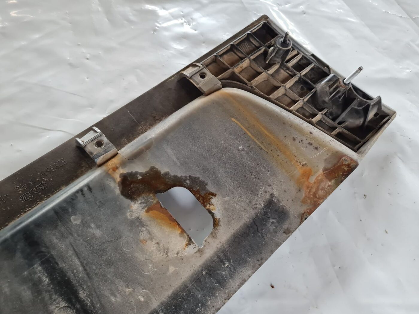 Bagāžnieka vaka uzlika priekš SAAB 9-5 1999 6 Bagāžnieka vaka uzlika priekš SAAB 9-5 1999