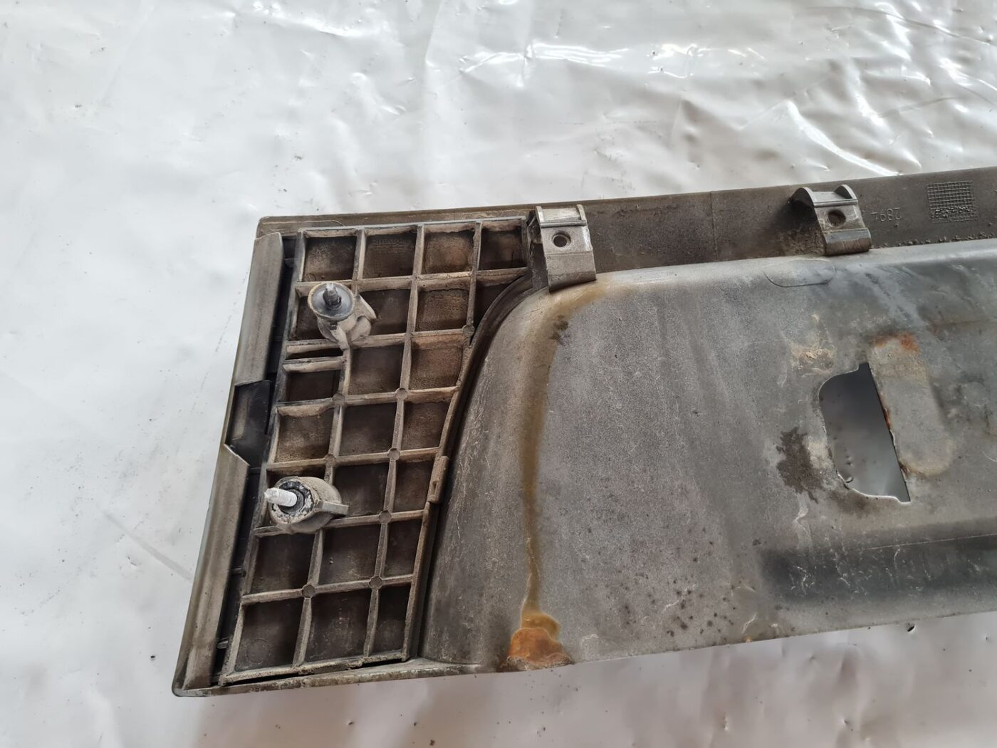 Bagāžnieka vaka uzlika priekš SAAB 9-5 1999 4 Bagāžnieka vaka uzlika priekš SAAB 9-5 1999