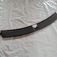 Vējstikla ventilācijas režģis (salonā) priekš SAAB 9-5 1999