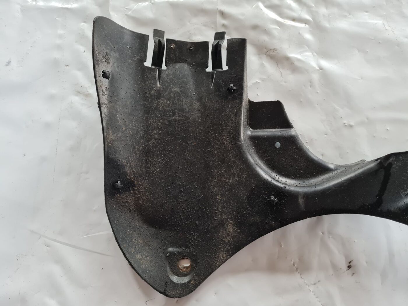 Dzinēja aizsargdaļas priekš SAAB 9-5 1999 4 Dzinēja aizsargdaļas priekš SAAB 9-5 1999