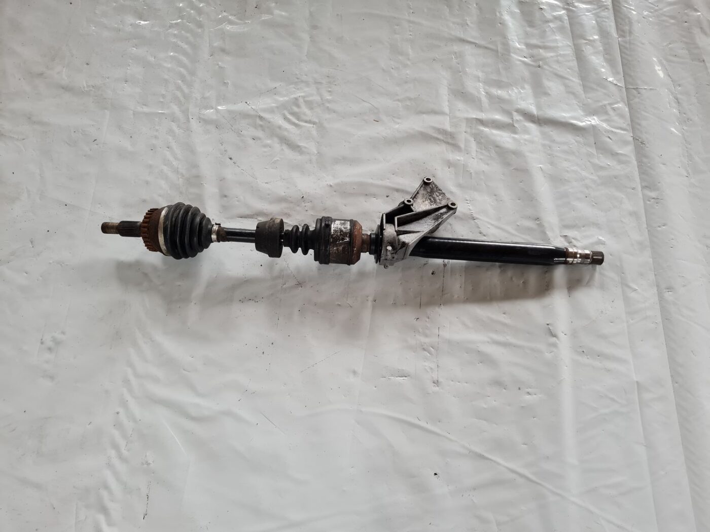 Pusass priekšēja labā priekš SAAB 9-5 1999 1 Pusass priekšēja labā priekš SAAB 9-5 1999