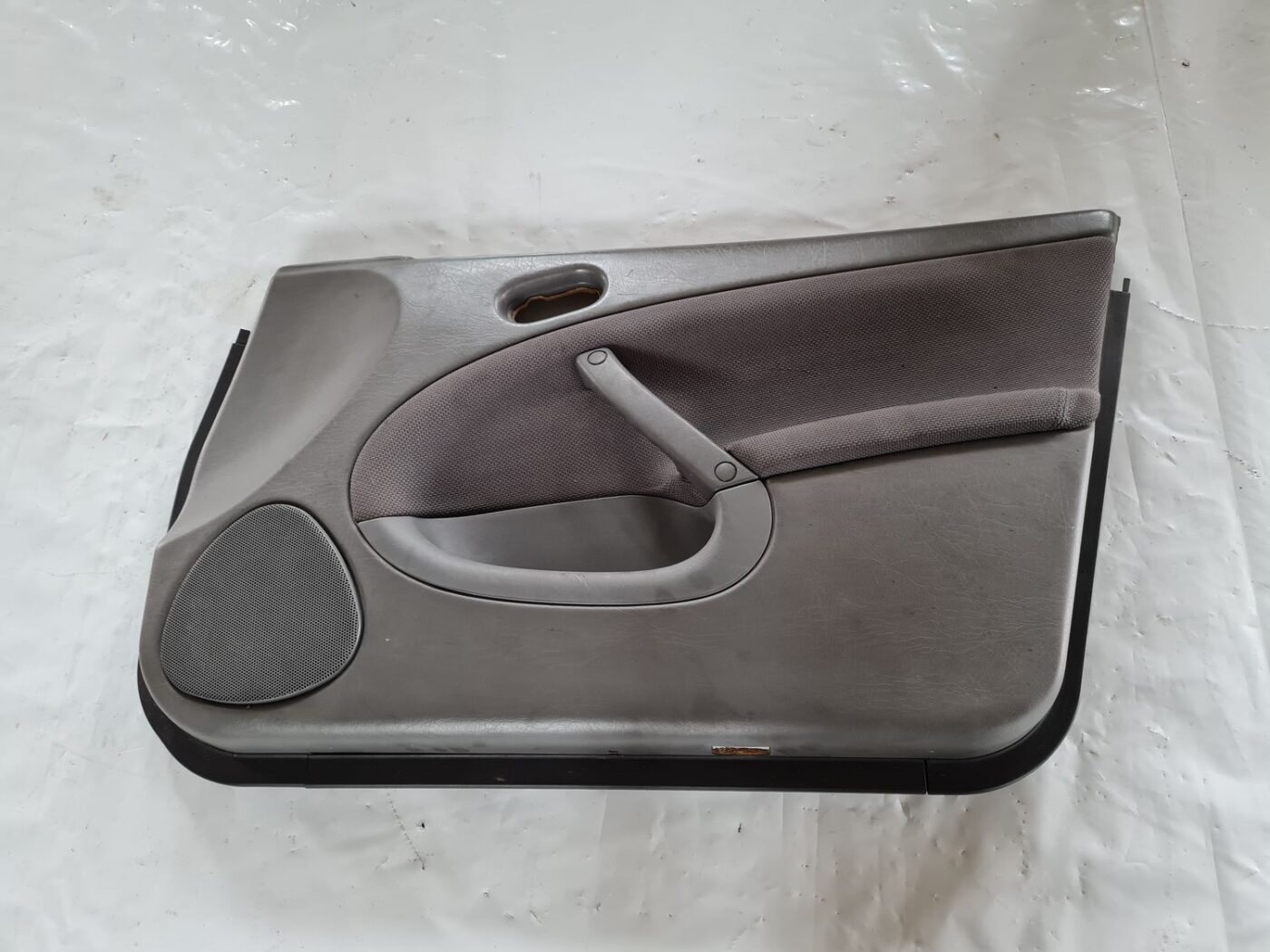 Priekšējo labo durvju apdare priekš SAAB 9-5 1999 1 Priekšējo labo durvju apdare priekš SAAB 9-5 1999