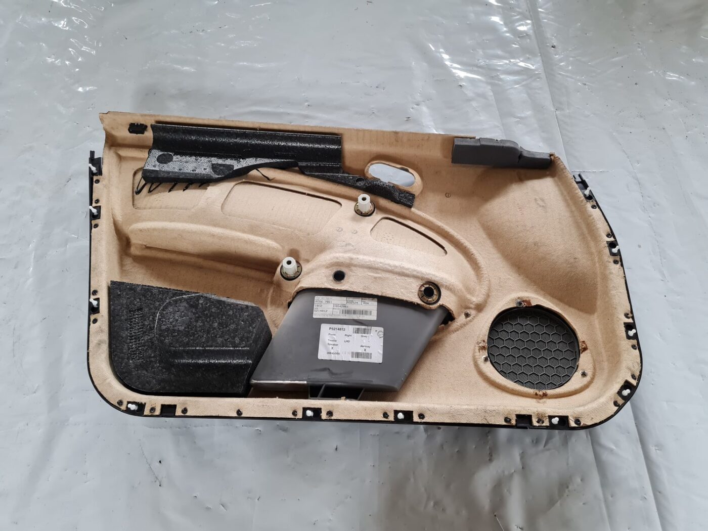 Priekšējo labo durvju apdare priekš SAAB 9-5 1999 4 Priekšējo labo durvju apdare priekš SAAB 9-5 1999