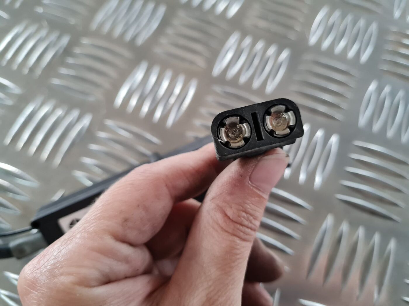 Antenas pastiprinātāja bloks priekš CHRYSLER VOYAGER 2006 4 Antenas pastiprinātāja bloks priekš CHRYSLER VOYAGER 2006