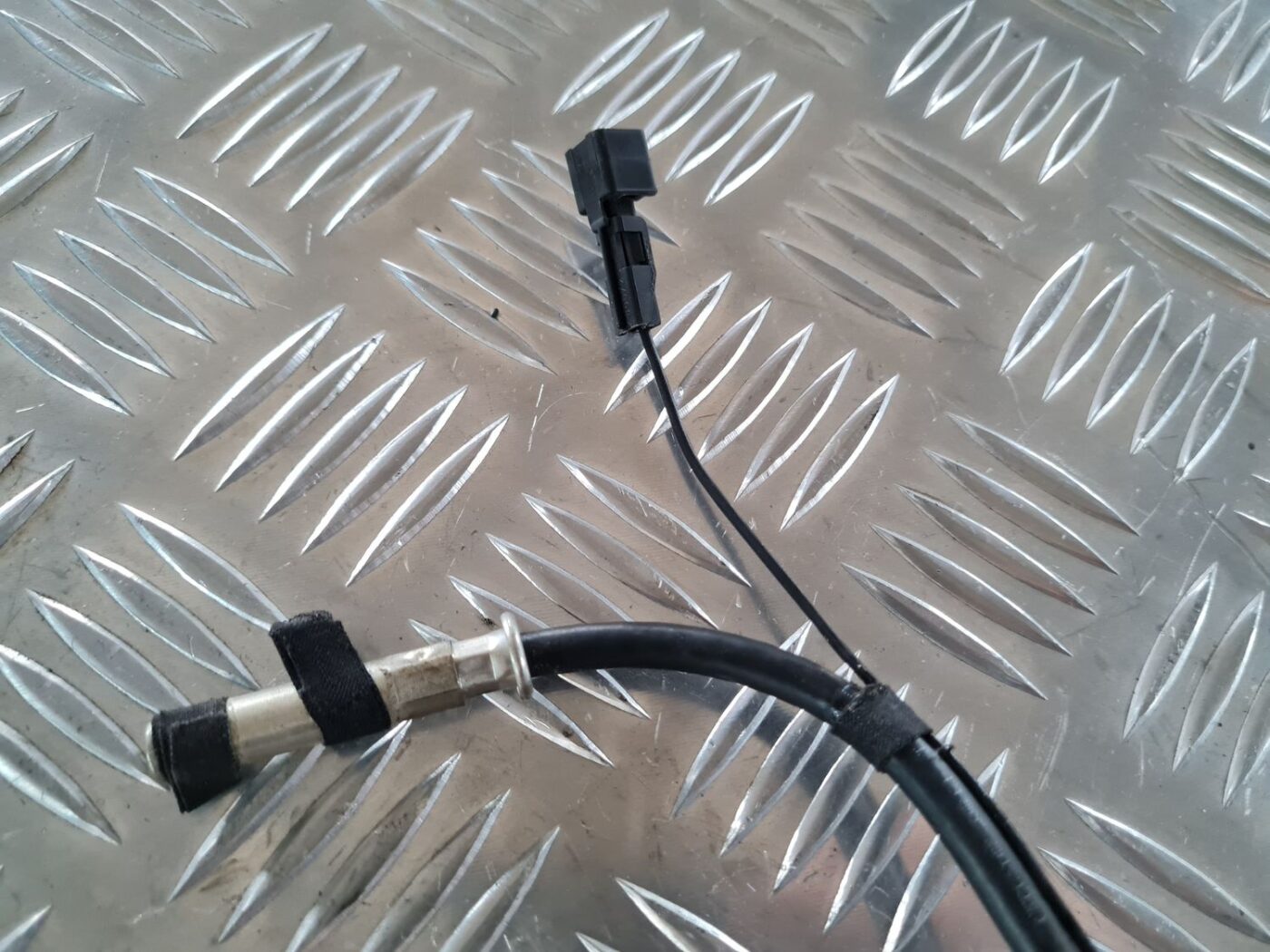 Antenas pastiprinātāja bloks priekš CHRYSLER VOYAGER 2006 3 Antenas pastiprinātāja bloks priekš CHRYSLER VOYAGER 2006