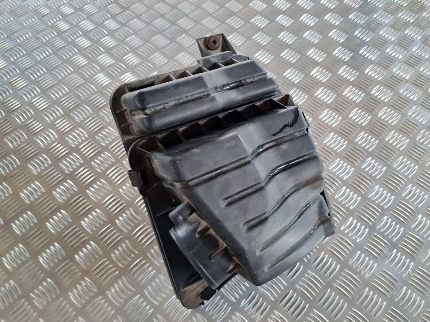 Gaisa filtra korpuss priekš CHRYSLER VOYAGER 2006 2 Gaisa filtra korpuss priekš CHRYSLER VOYAGER 2006