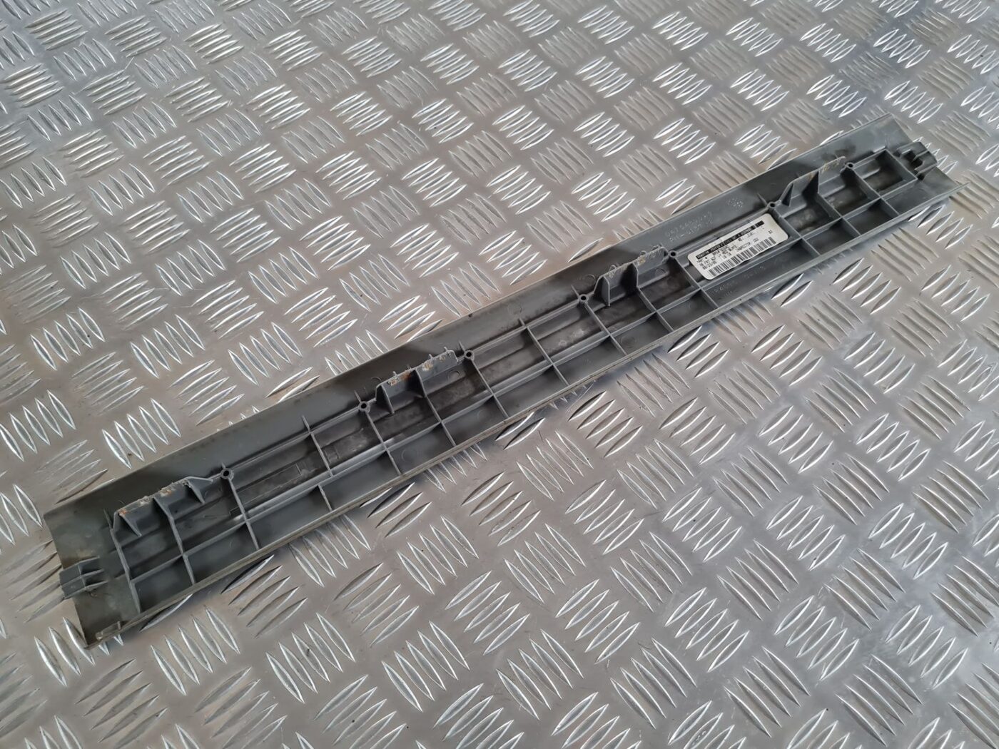 Sliekšņa priekšēja kreisa uzlika (salonā) priekš CHRYSLER VOYAGER 2006