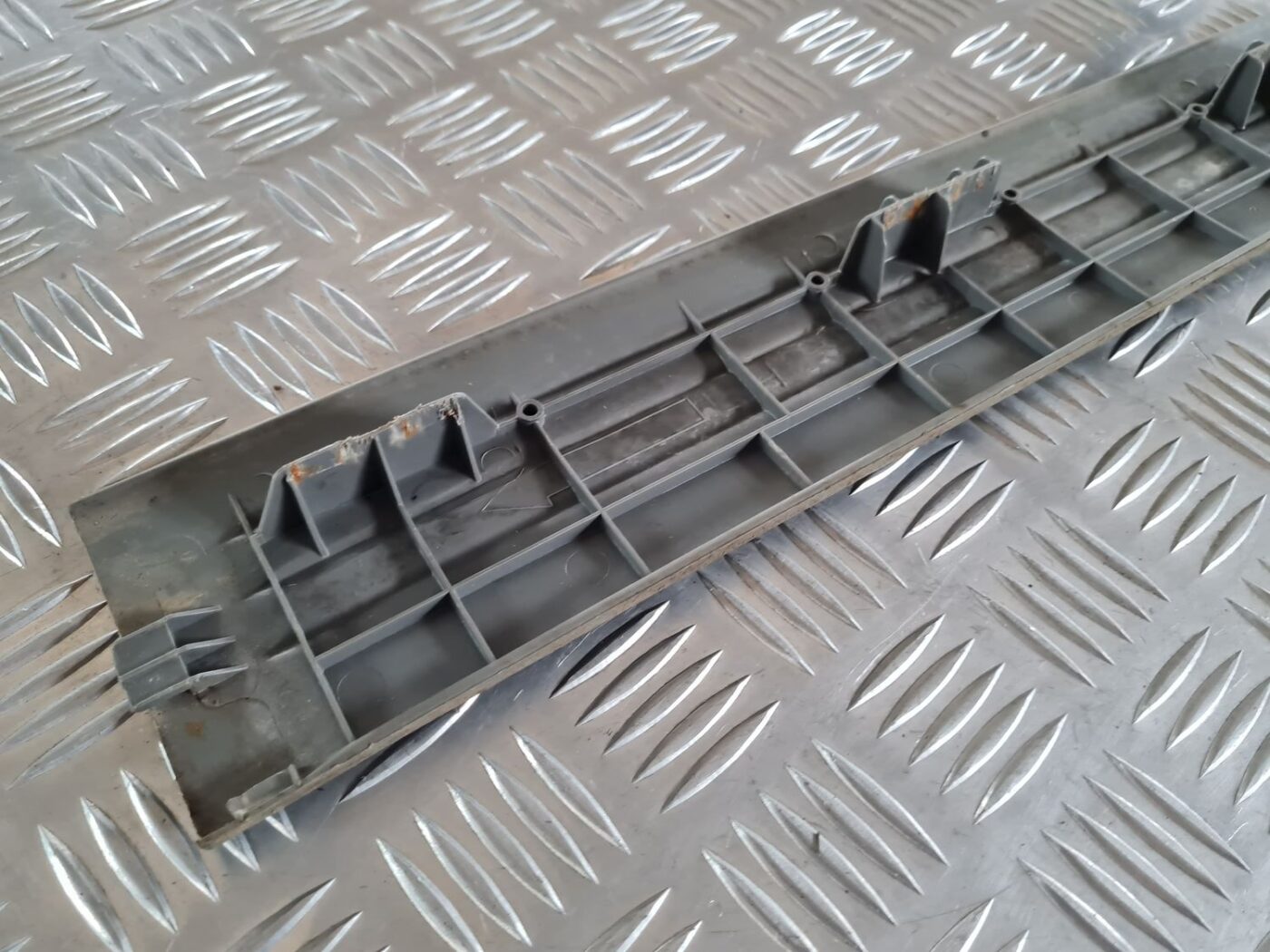 Sliekšņa priekšēja kreisa uzlika (salonā) priekš CHRYSLER VOYAGER 2006