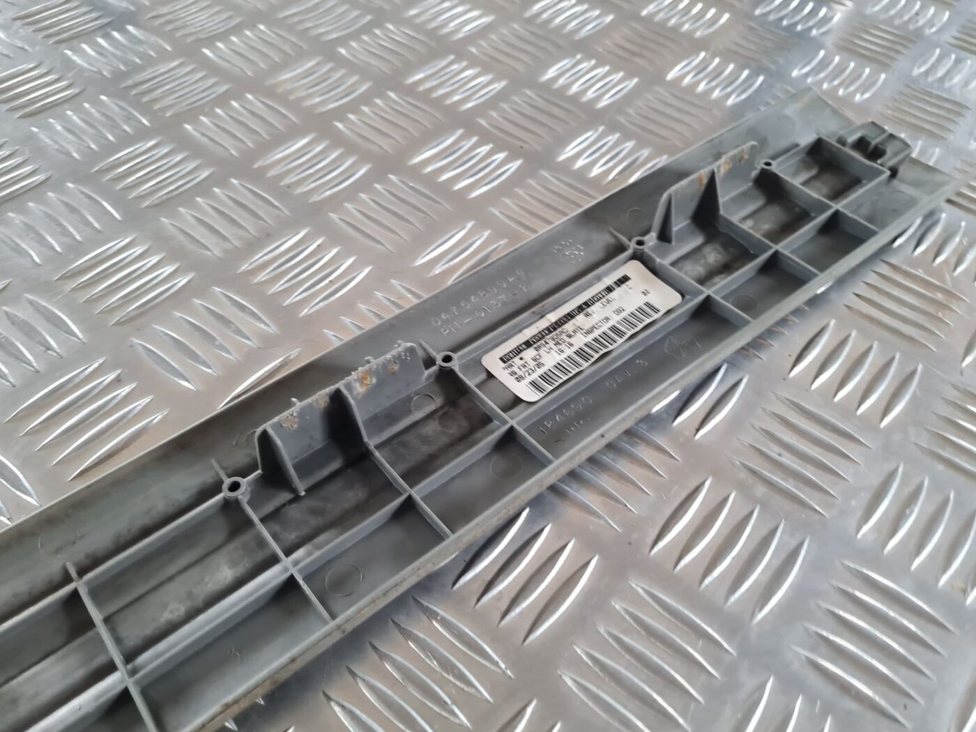 Sliekšņa priekšēja kreisa uzlika (salonā) priekš CHRYSLER VOYAGER 2006