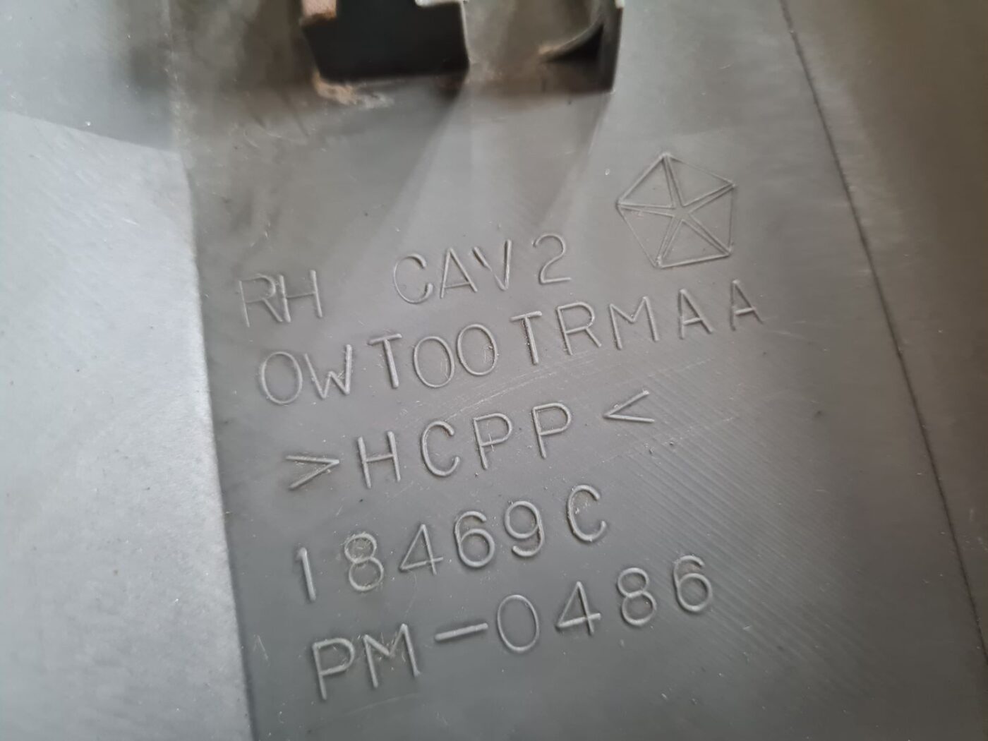 Vidējas salona statnes apdare priekš CHRYSLER VOYAGER 2006 4 Vidējas salona statnes apdare priekš CHRYSLER VOYAGER 2006