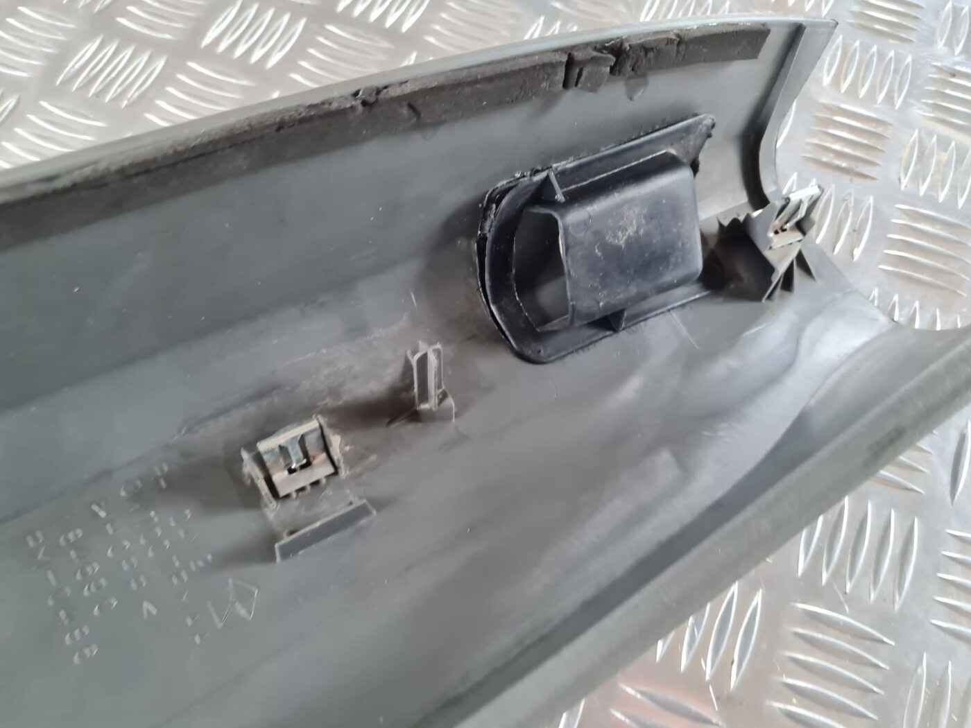 Vidējas salona statnes apdare priekš CHRYSLER VOYAGER 2006 3 Vidējas salona statnes apdare priekš CHRYSLER VOYAGER 2006