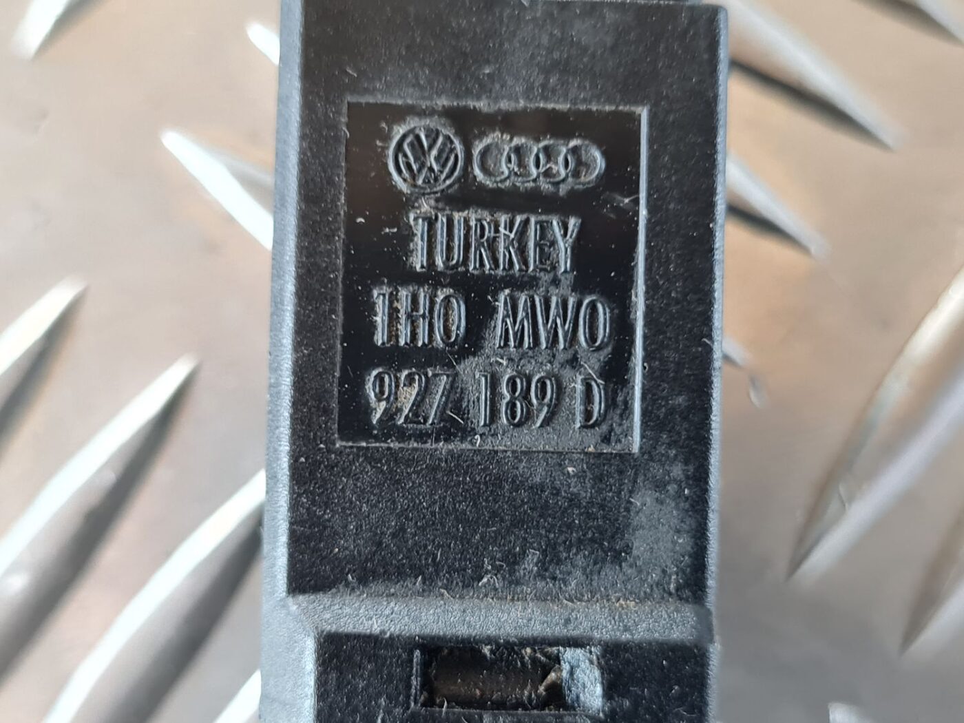 Stop signāla devējs priekš VW GOLF IV 1999 4 Stop signāla devējs priekš VW GOLF IV 1999