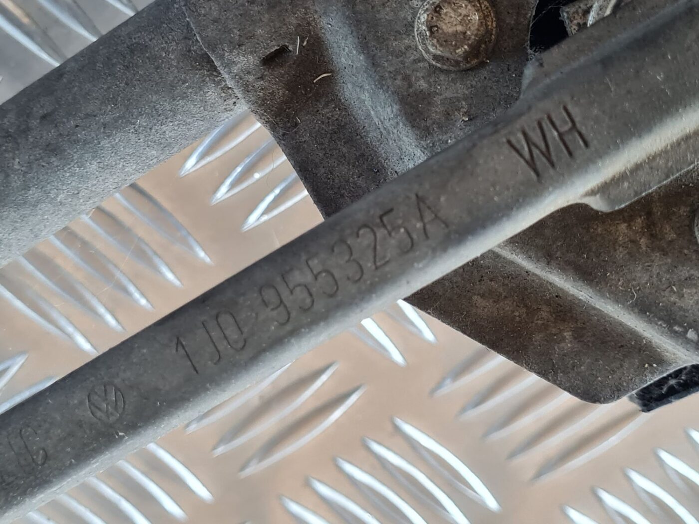 Vējstikla tīrīšanas mehānisms priekš VW GOLF IV 1999 5 Vējstikla tīrīšanas mehānisms priekš VW GOLF IV 1999