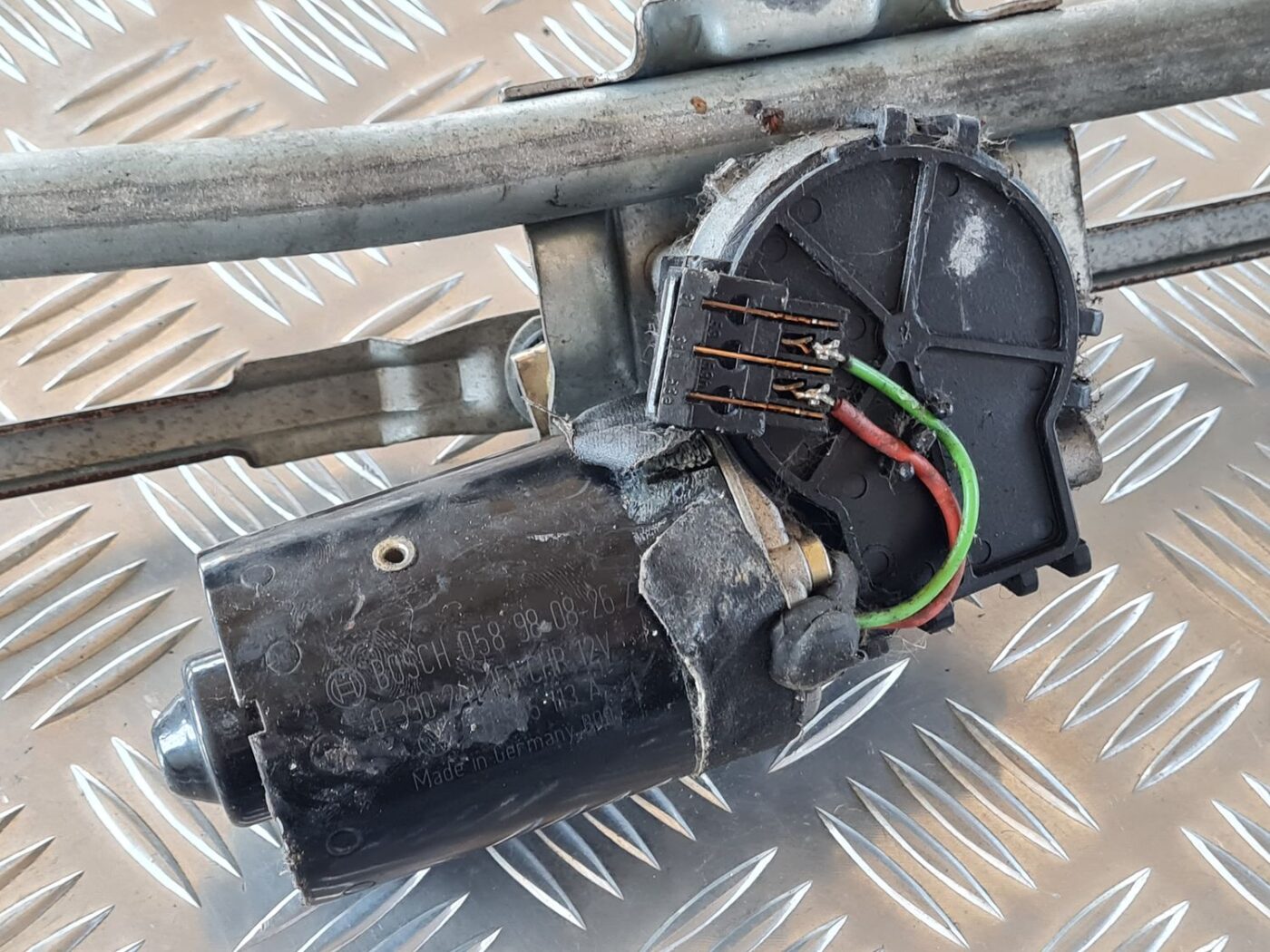 Vējstikla tīrīšanas mehānisms priekš VW GOLF IV 1999 4 Vējstikla tīrīšanas mehānisms priekš VW GOLF IV 1999