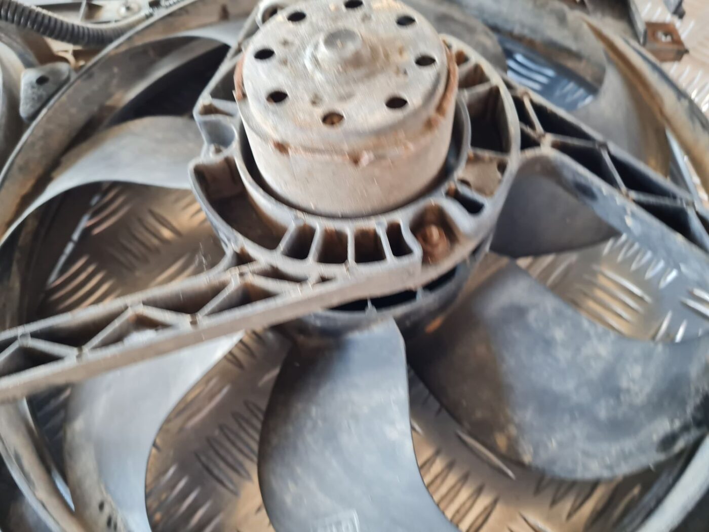 Dzesēšanas radiatora ventilators priekš VW GOLF IV 1999 5 Dzesēšanas radiatora ventilators priekš VW GOLF IV 1999