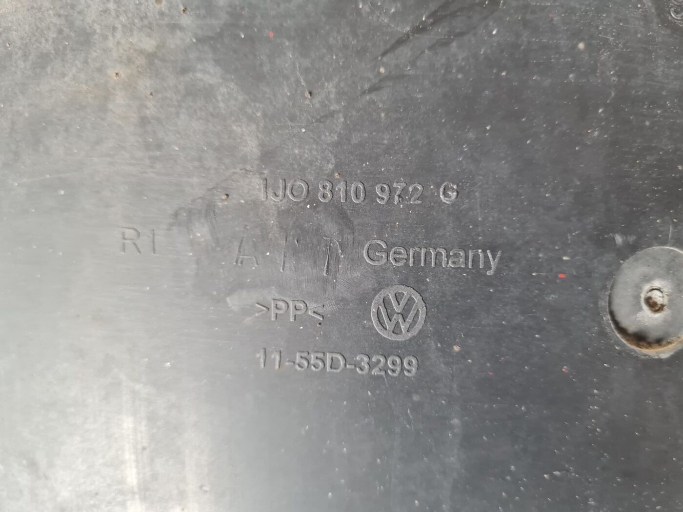 Aizmugurējais labais paspārns priekš VW GOLF IV 1999