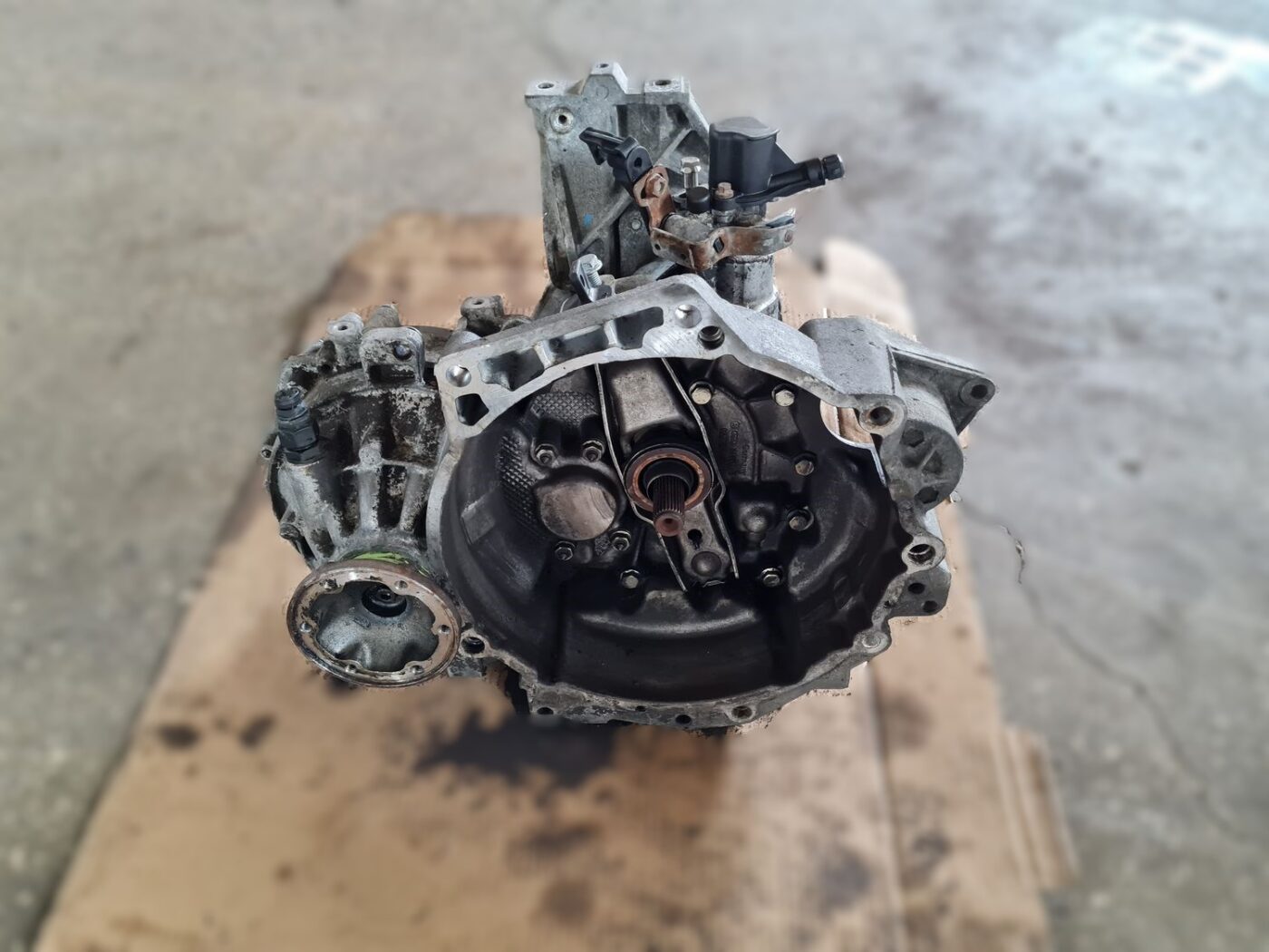 Mehāniska pārnesumkārba priekš VW GOLF IV 1999 1 Mehāniska pārnesumkārba priekš VW GOLF IV 1999