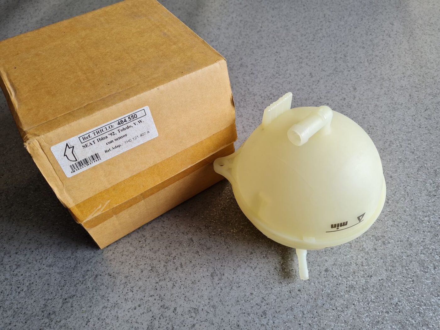 Dzesēšanas šķidruma tvertne priekš 2 Dzesēšanas šķidruma tvertne priekš