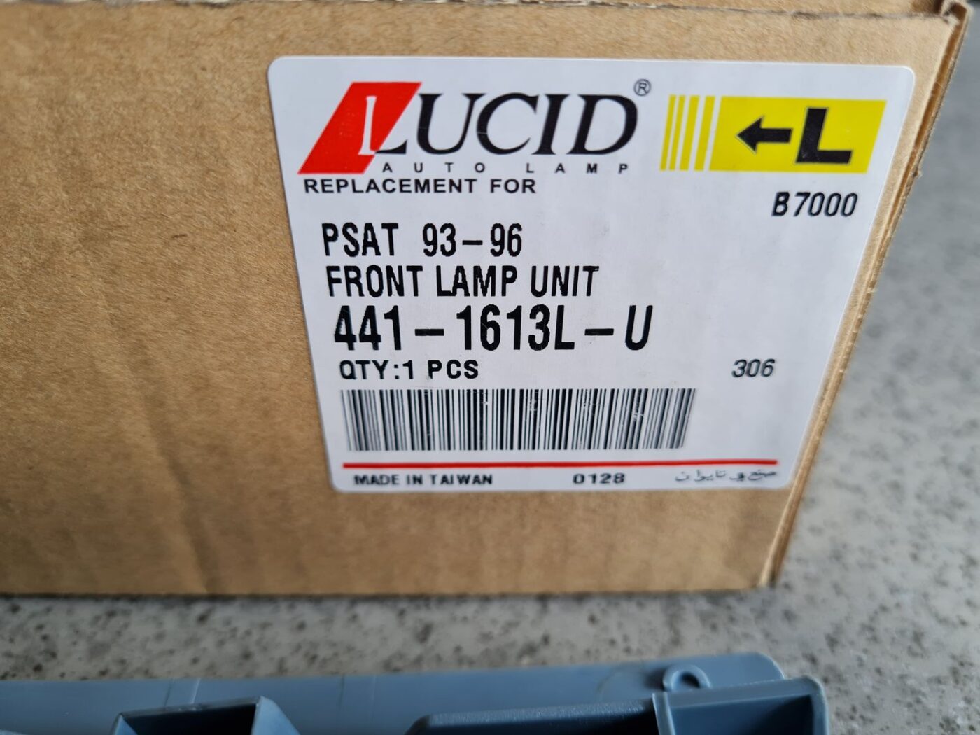 Priekšējais atstarotājs priekš 3 Priekšējais atstarotājs priekš