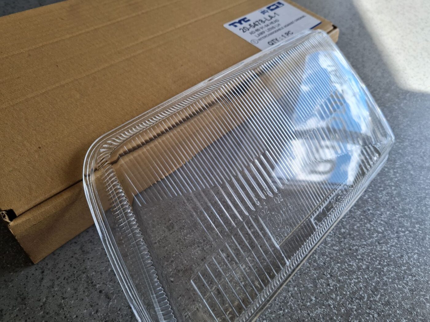 Priekšējā luktura stikls priekš 2 Priekšējā luktura stikls priekš