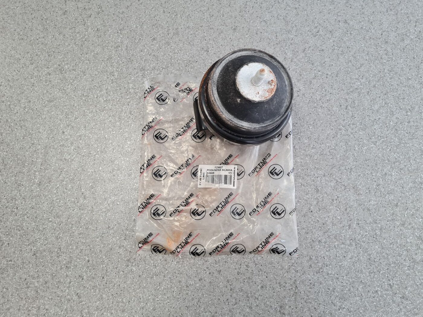 Dzinēja spilvens priekš 1 Dzinēja spilvens priekš