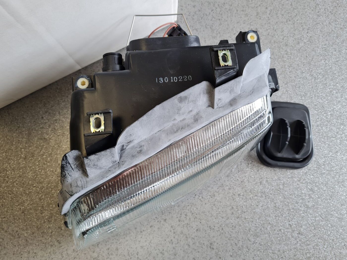 Priekšējais kreisais lukturis priekš 2 Priekšējais kreisais lukturis priekš