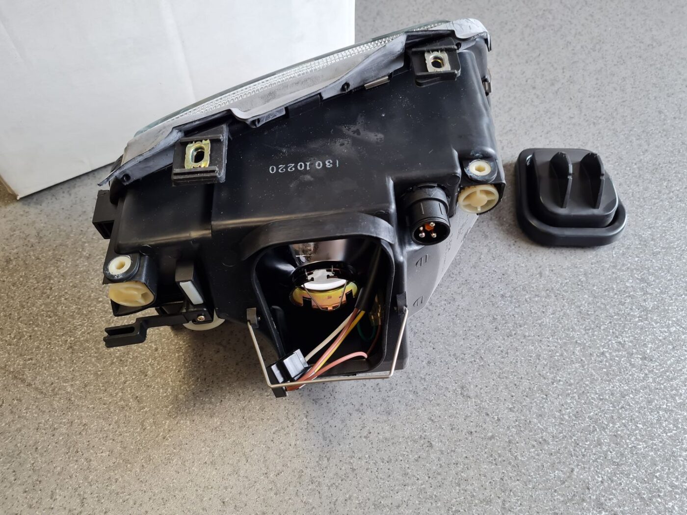 Priekšējais kreisais lukturis priekš 5 Priekšējais kreisais lukturis priekš