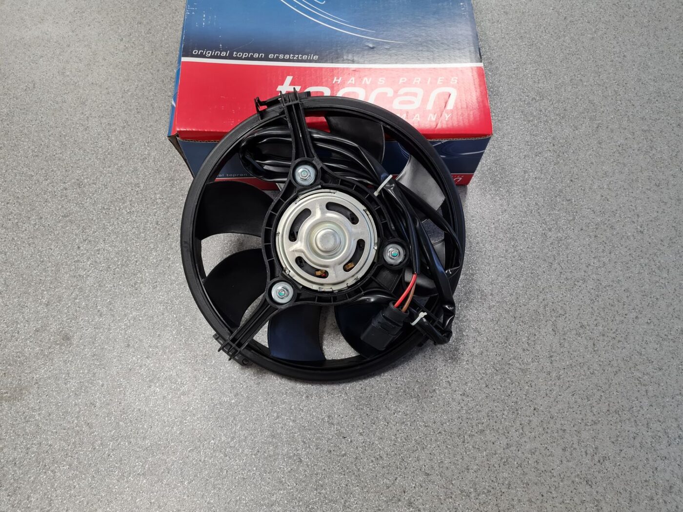 Dzesēšanas radiatora ventilators priekš 2 Dzesēšanas radiatora ventilators priekš