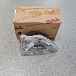 Miglas lukturis priekšā labajā pusē priekš