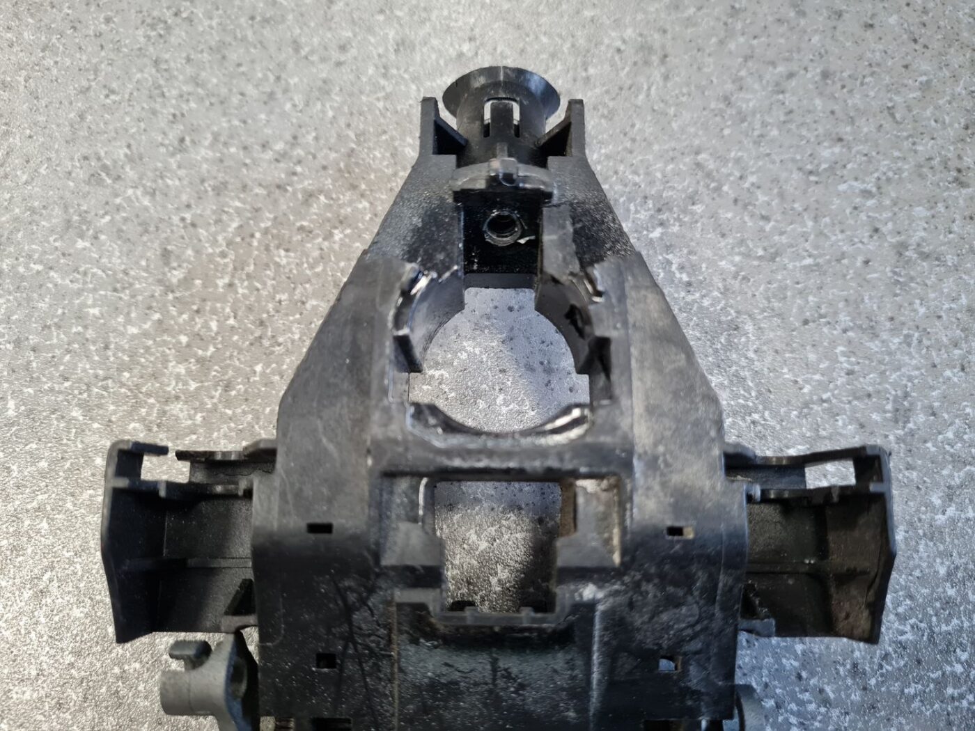 Durvju roktura iekšējais stiprinājums priekš VOLVO S80 2007 Black 6 Durvju roktura iekšējais stiprinājums priekš VOLVO S80 2007 Black