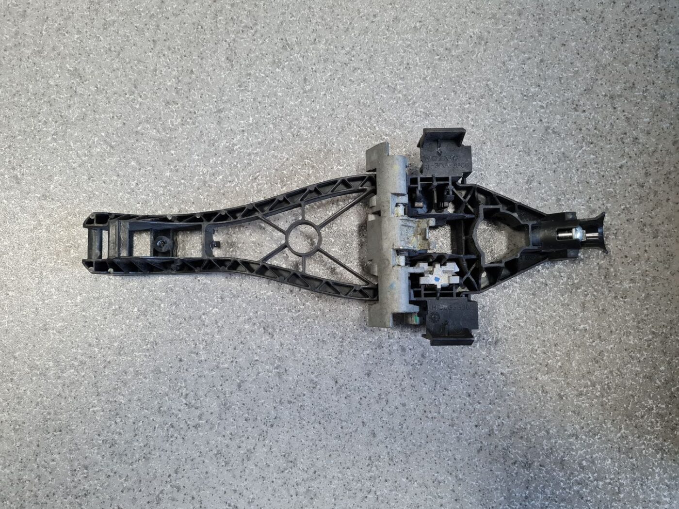 Durvju roktura iekšējais stiprinājums priekš VOLVO S80 2007 Black 5 Durvju roktura iekšējais stiprinājums priekš VOLVO S80 2007 Black