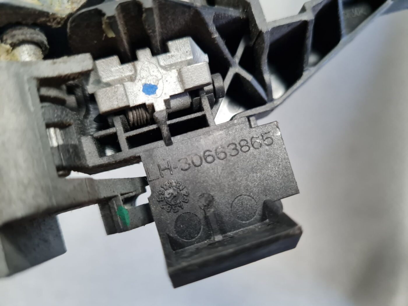 Durvju roktura iekšējais stiprinājums priekš VOLVO S80 2007 Black 3 Durvju roktura iekšējais stiprinājums priekš VOLVO S80 2007 Black