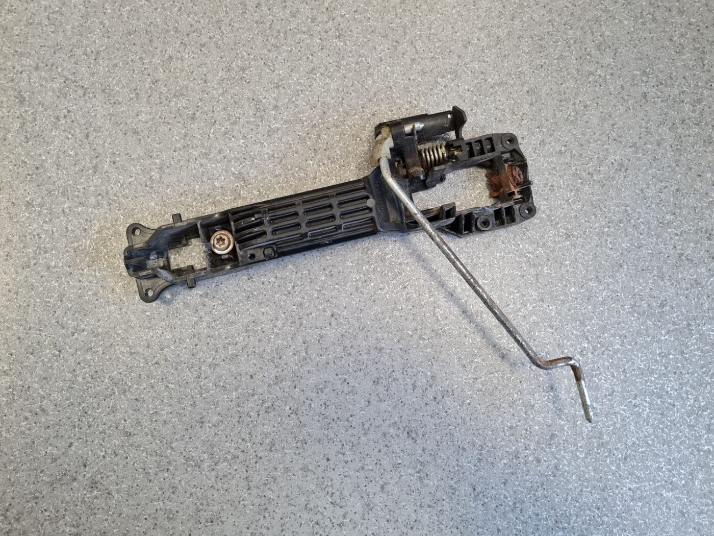 Durvju roktura iekšējais stiprinājums priekš TOYOTA RAV 4 2006 6 Durvju roktura iekšējais stiprinājums priekš TOYOTA RAV 4 2006