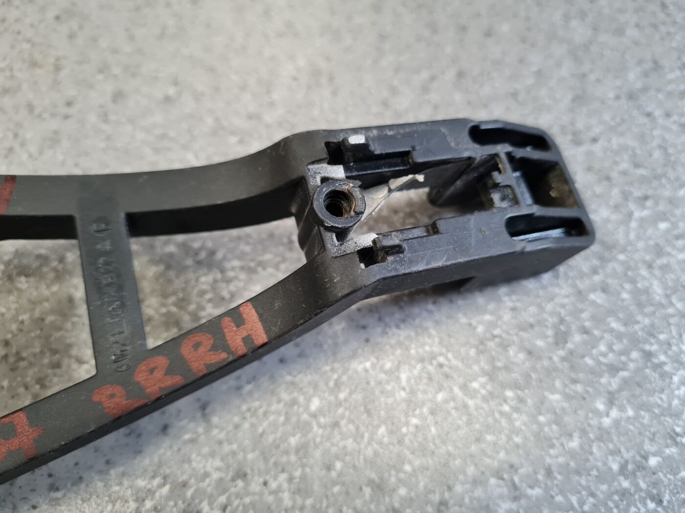 Durvju roktura iekšējais stiprinājums priekš FORD GALAXY 2007 10 Durvju roktura iekšējais stiprinājums priekš FORD GALAXY 2007