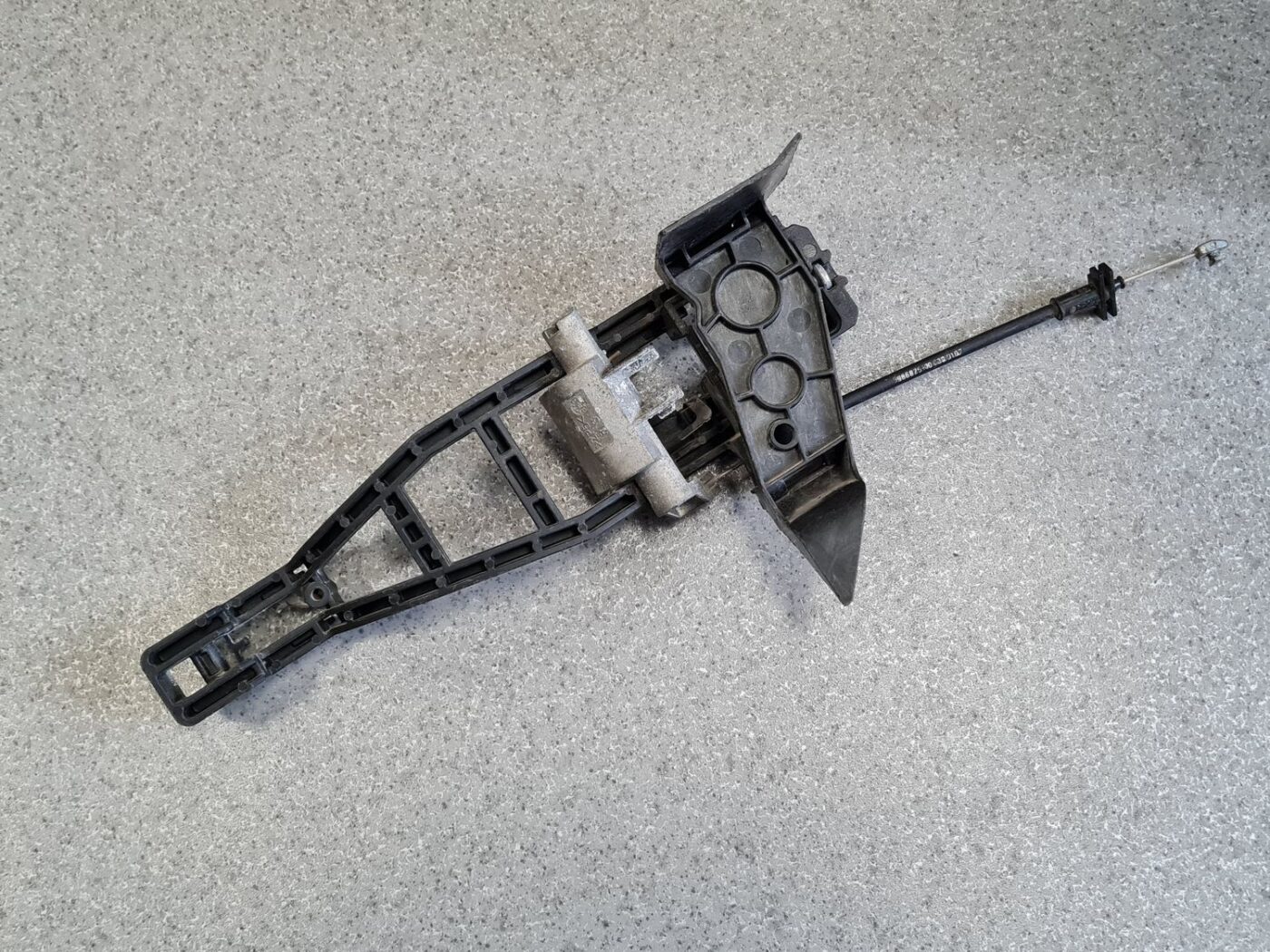 Durvju roktura iekšējais stiprinājums priekš FORD GALAXY 2007 5 Durvju roktura iekšējais stiprinājums priekš FORD GALAXY 2007