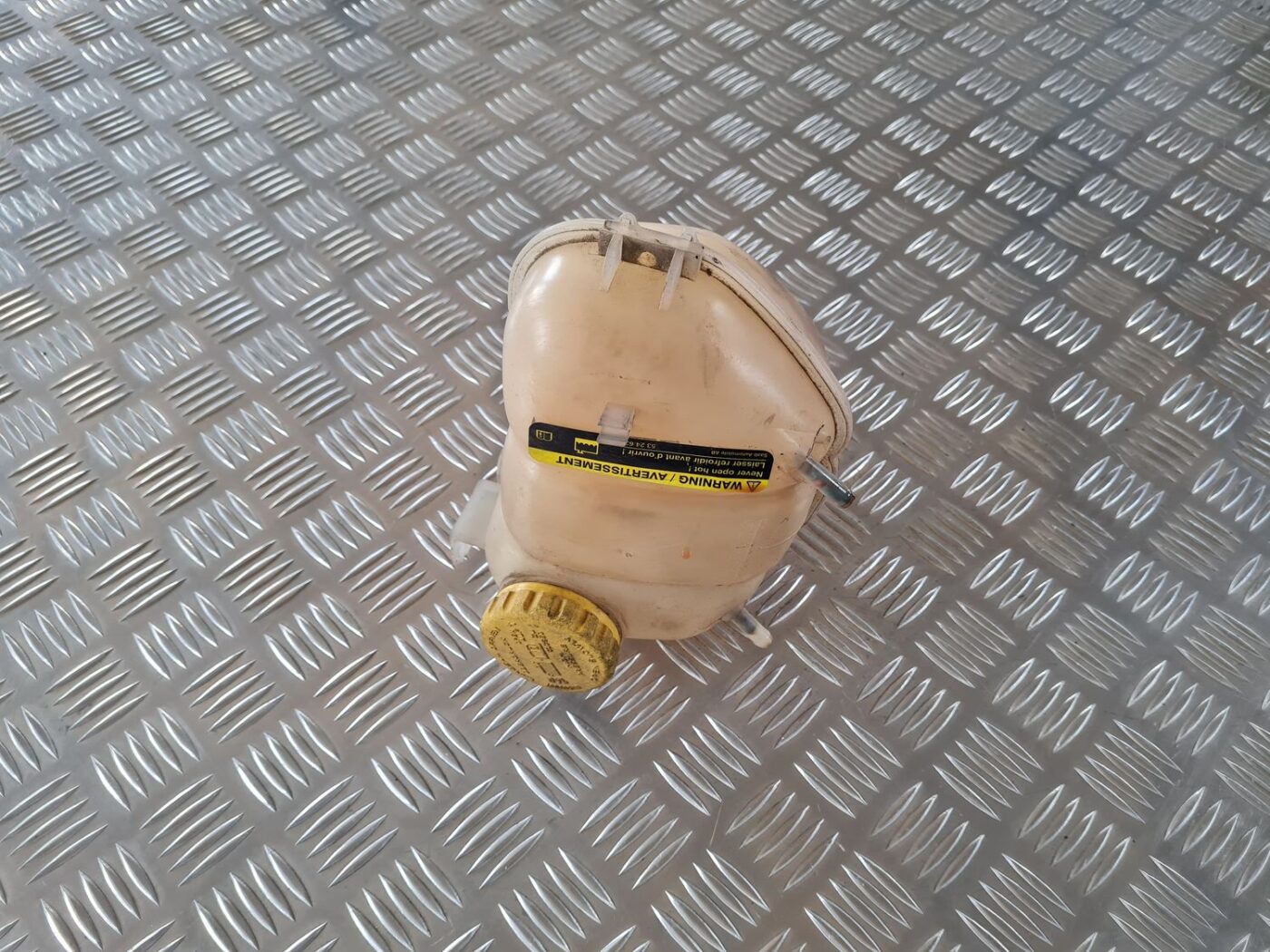 Dzesēšanas šķidruma tvertne priekš SAAB 9-5 1999 3 Dzesēšanas šķidruma tvertne priekš SAAB 9-5 1999