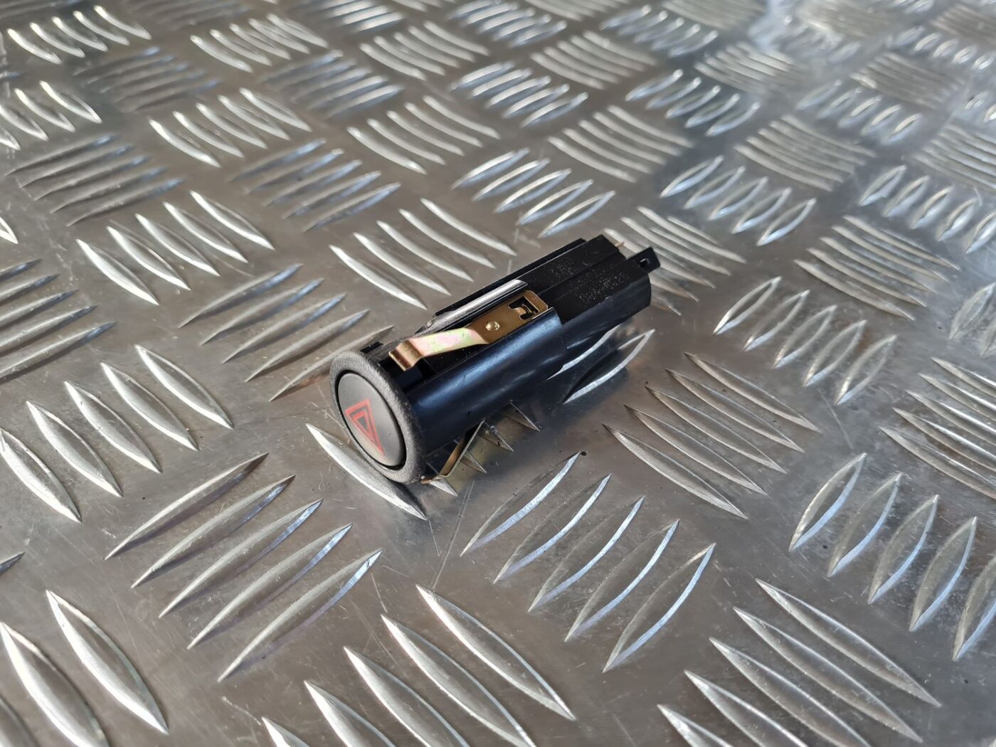 Trauksmes poga priekš SAAB 9-5 1999 1 Trauksmes poga priekš SAAB 9-5 1999